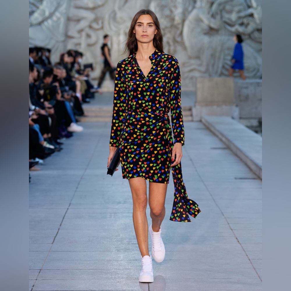 AKRIS Black & Multi Heart Print Silk Crêpe Skirt NWT 4 - Picture 4 of 8